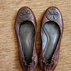 TORY BURCH REVA CROC EMBOSSED FLATS 9.5